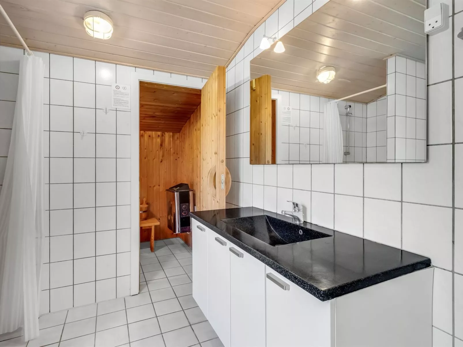 "Roald" - 2.2km from the sea-Binnen