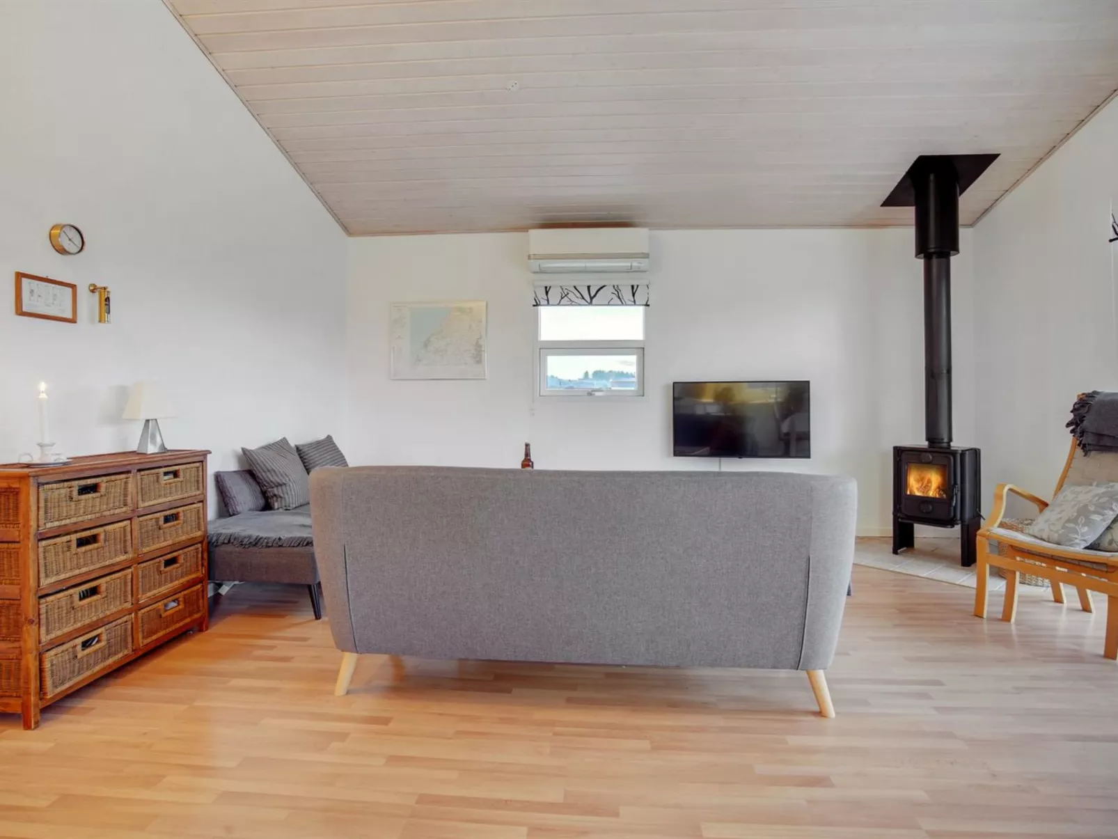 "Clarissa" - 300m from the sea-Binnen