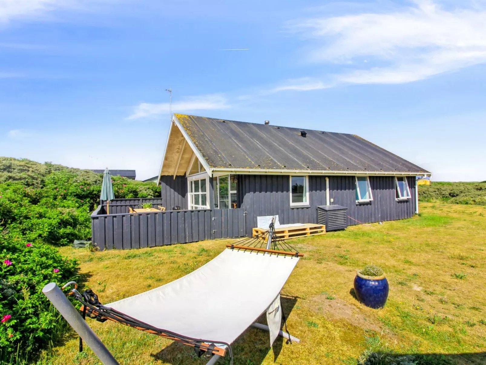 "Harry" - 100m from the sea-Buiten