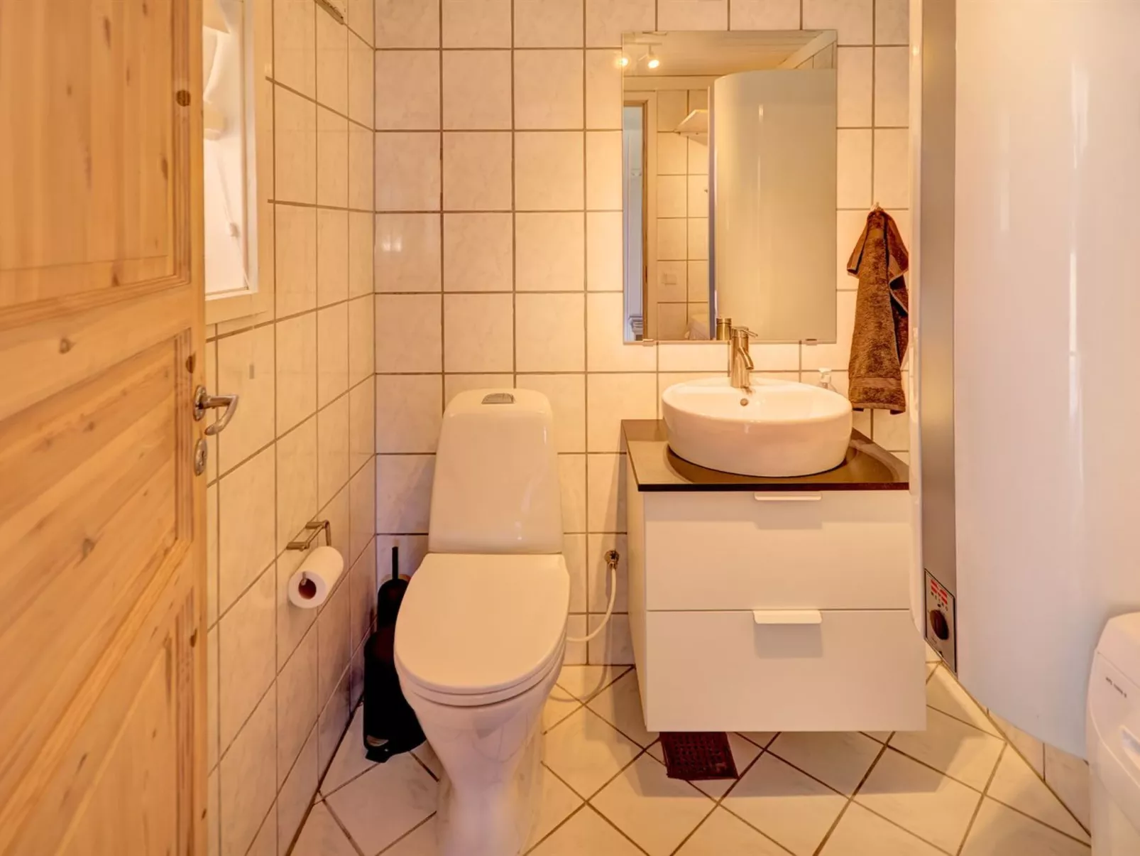 "Bylgja" - 1.7km from the sea-Binnen