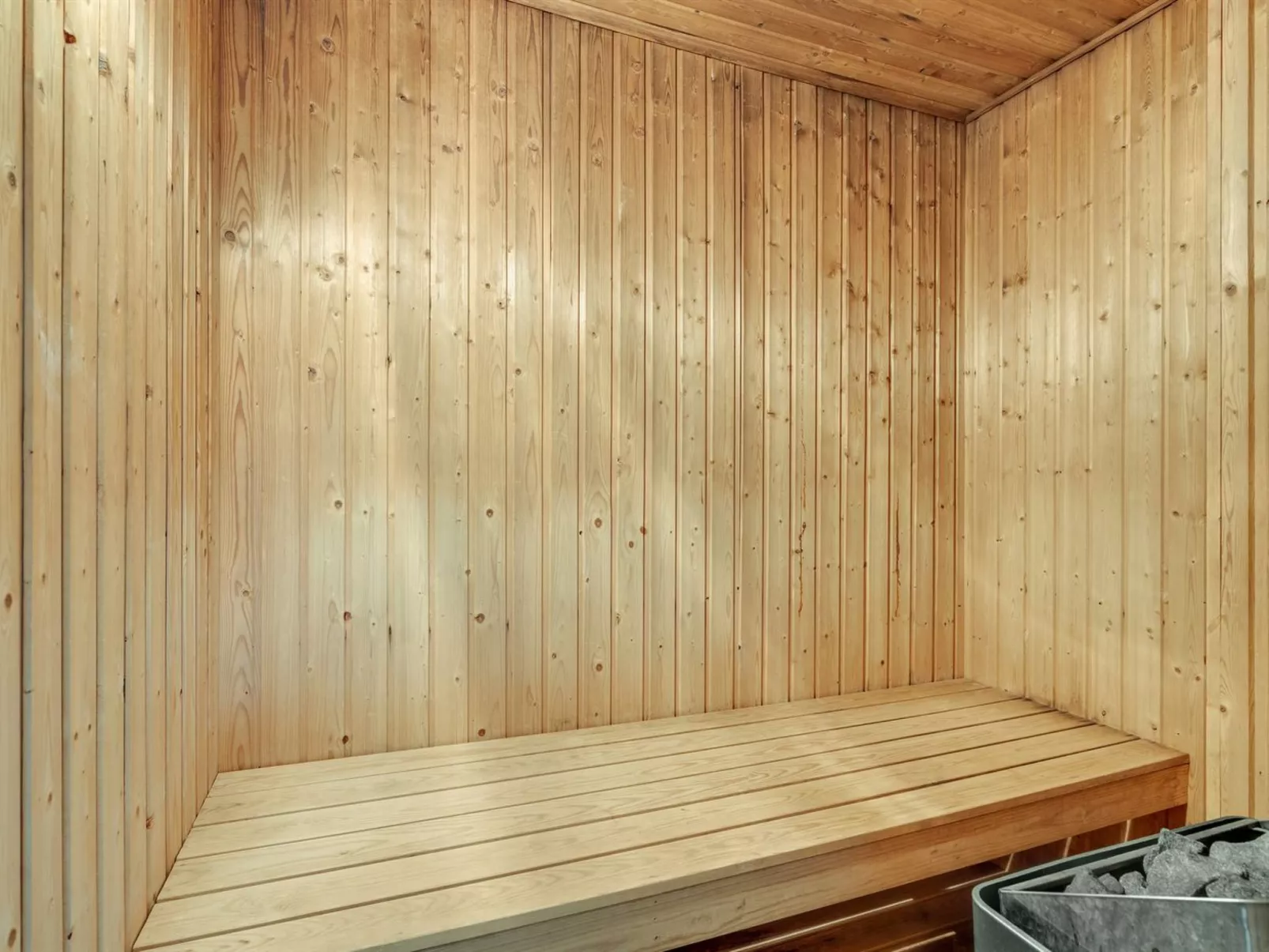 "Vicktoria" - 500m to the fjord-Binnen