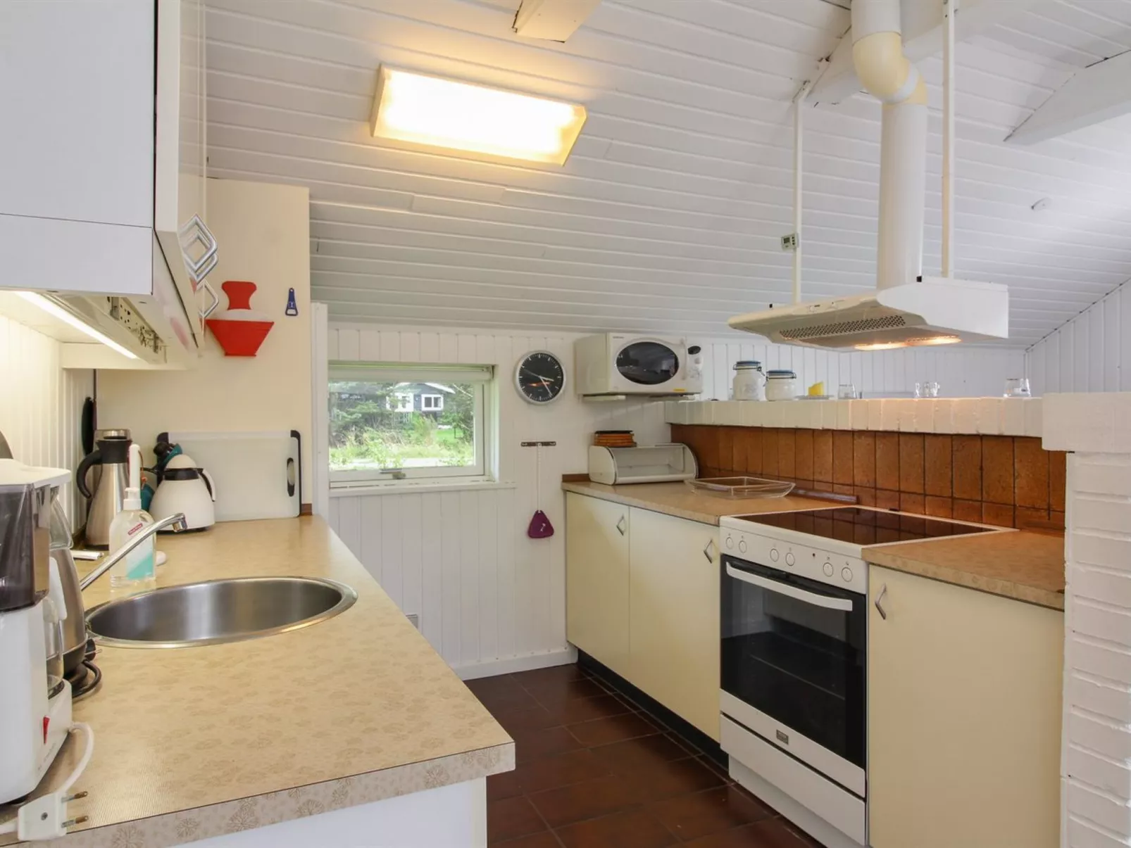 "Halli" - 700m from the sea-Binnen