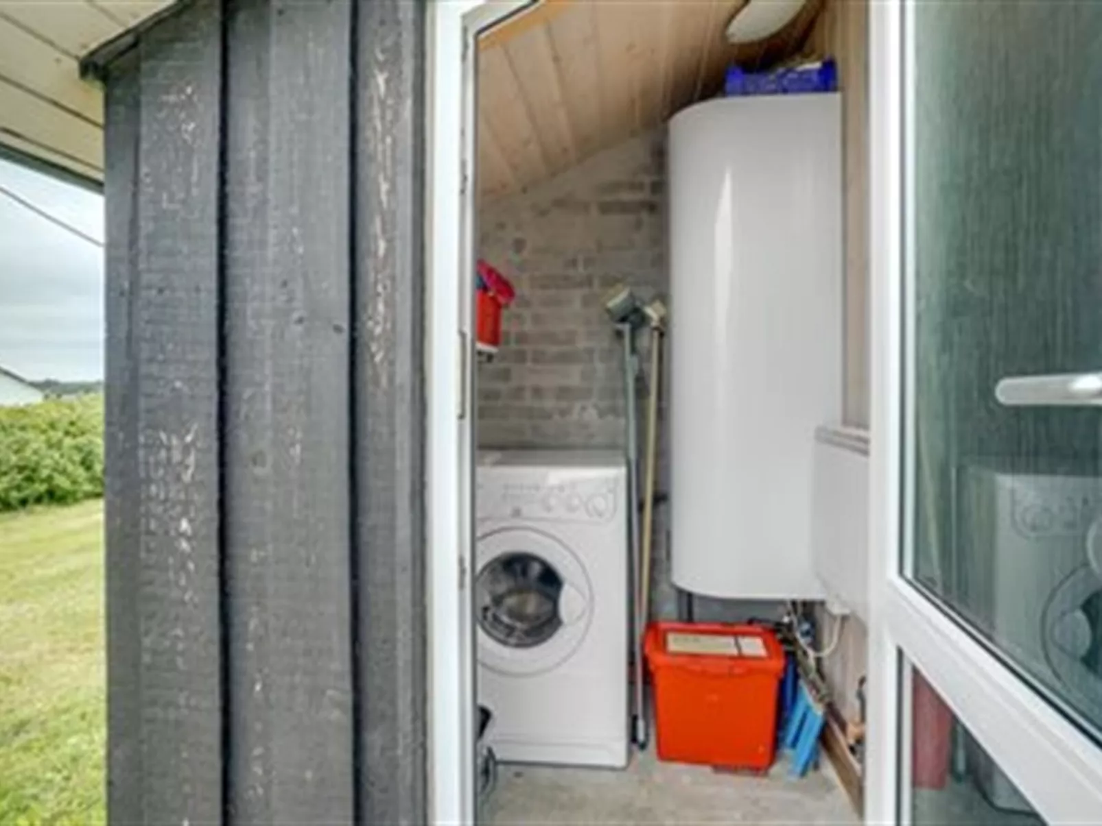 "Eyvin" - 100m from the sea-Binnen