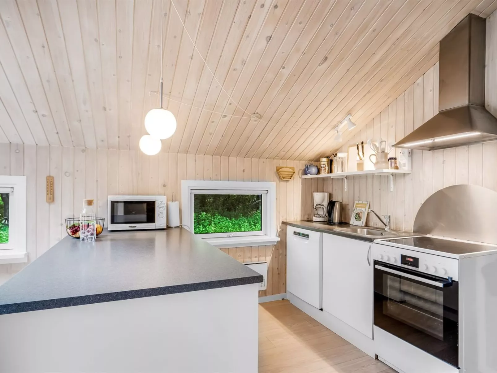 "Gerlinde" - 600m from the sea-Binnen