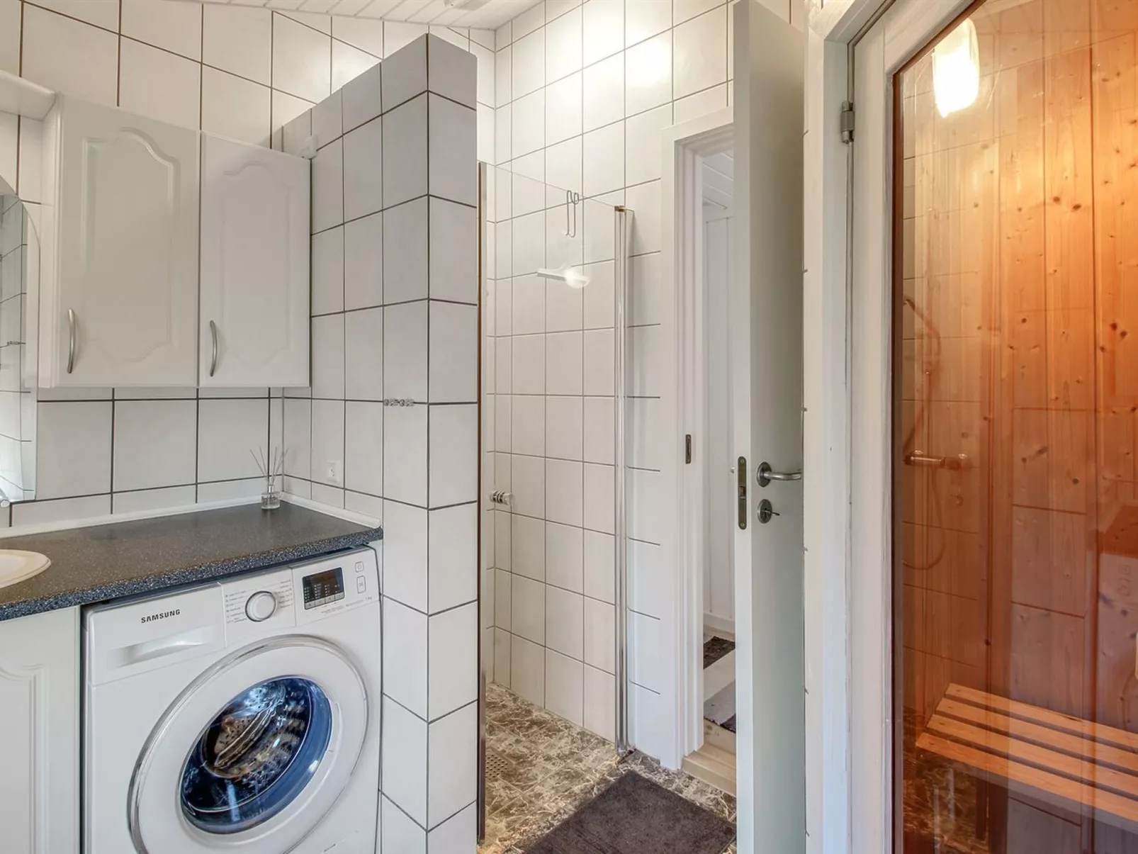 "Clari" - 500m from the sea-Binnen