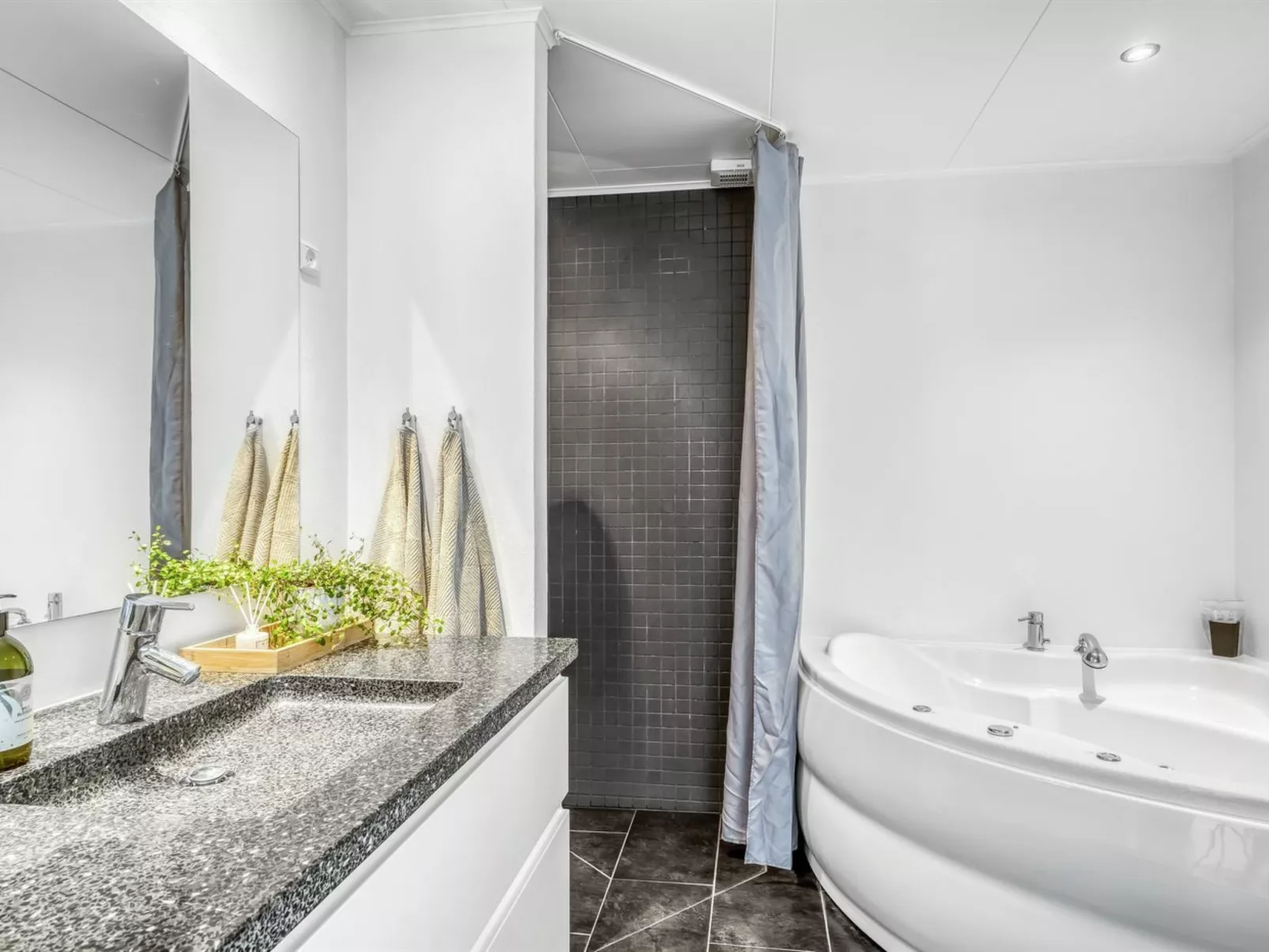 "Keimo" - 600m from the sea-Binnen