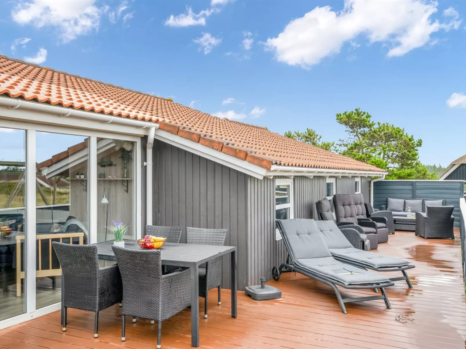 "Petkana" - 700m from the sea-Buiten