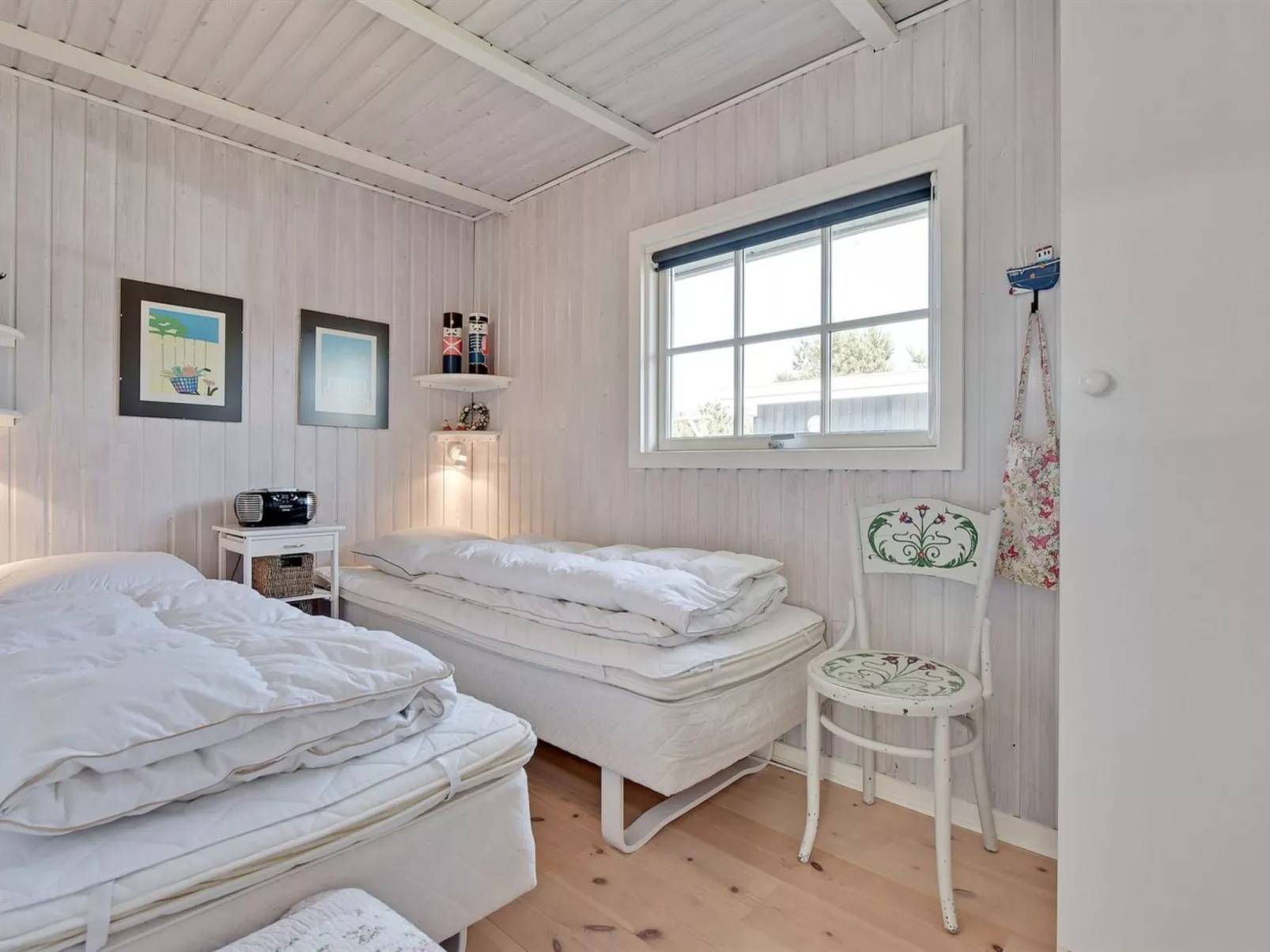 "Dines" - 1km from the sea-Binnen