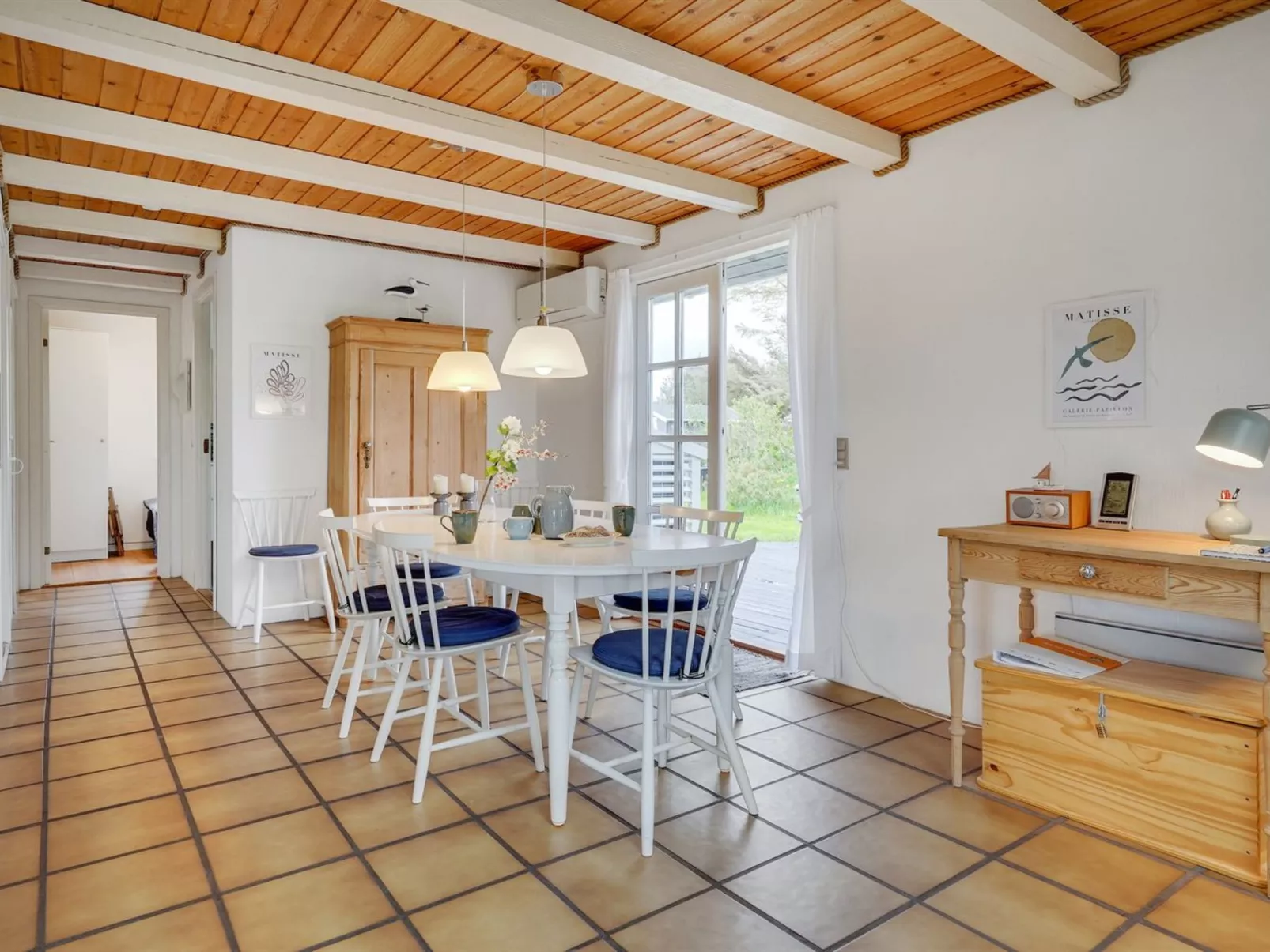 "Sölvy" - 300m from the sea-Binnen