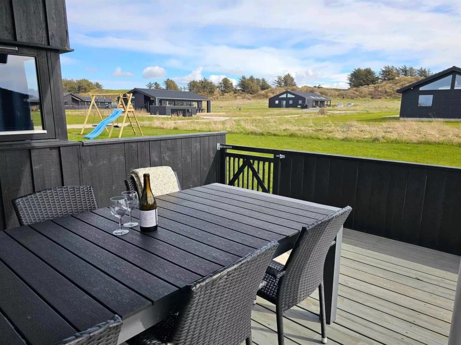 "Auvo" - 600m from the sea-Buiten