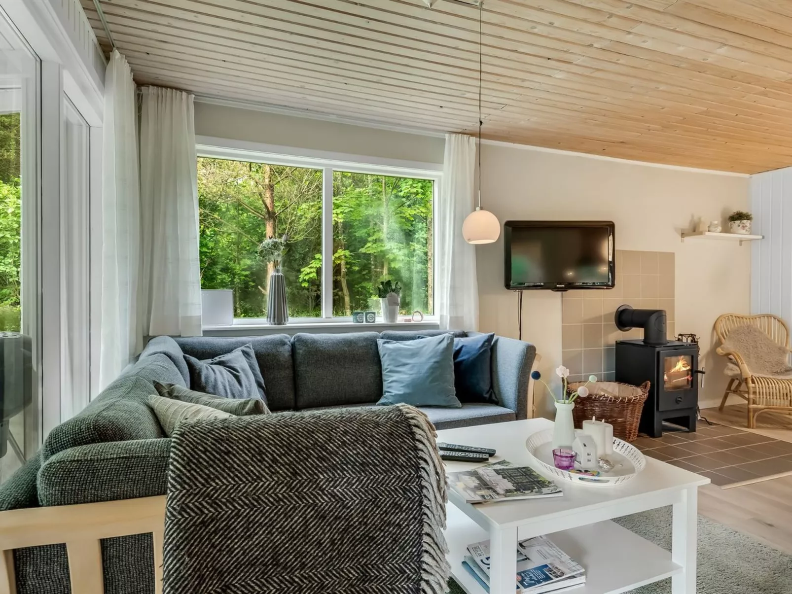 "Fergie" - 400m from the sea-Binnen