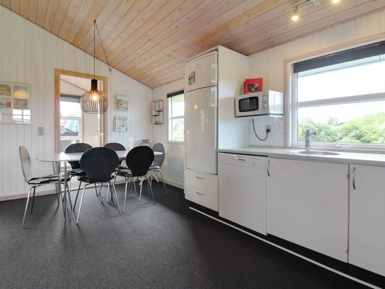 "Myriam" - 200m from the sea-Binnen