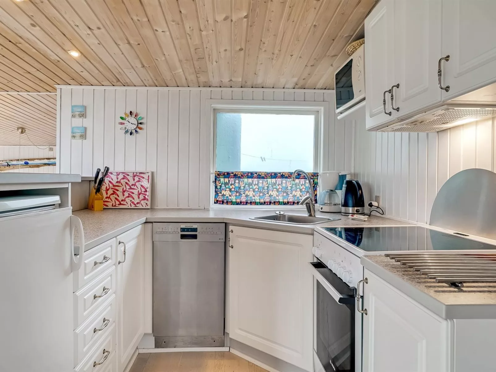 "Dyveke" - 220m from the sea-Binnen