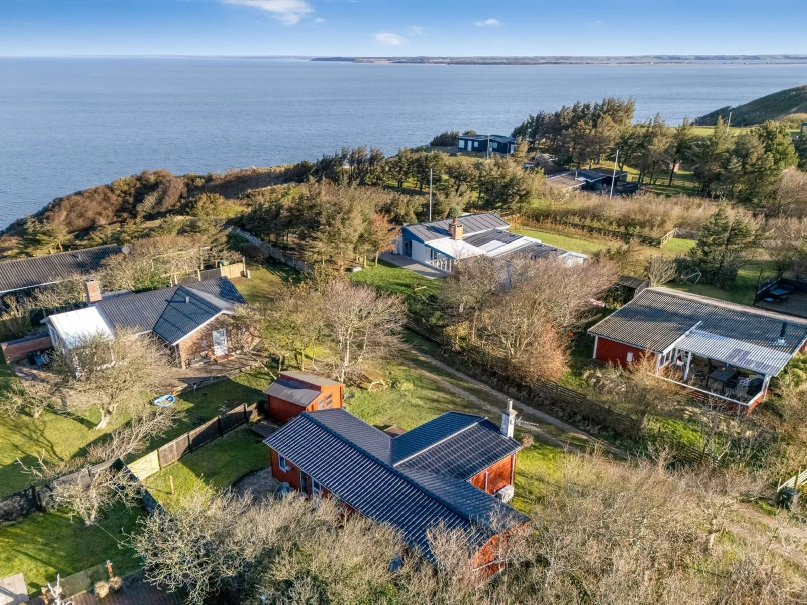 "Alpi" - 250m to the fjord-Buiten