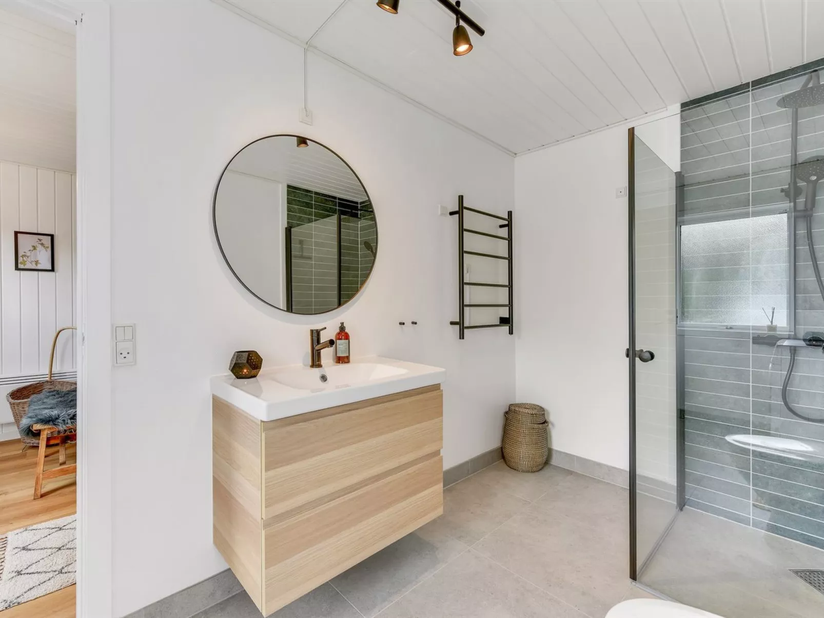 "Doreen" -  from the sea-Binnen