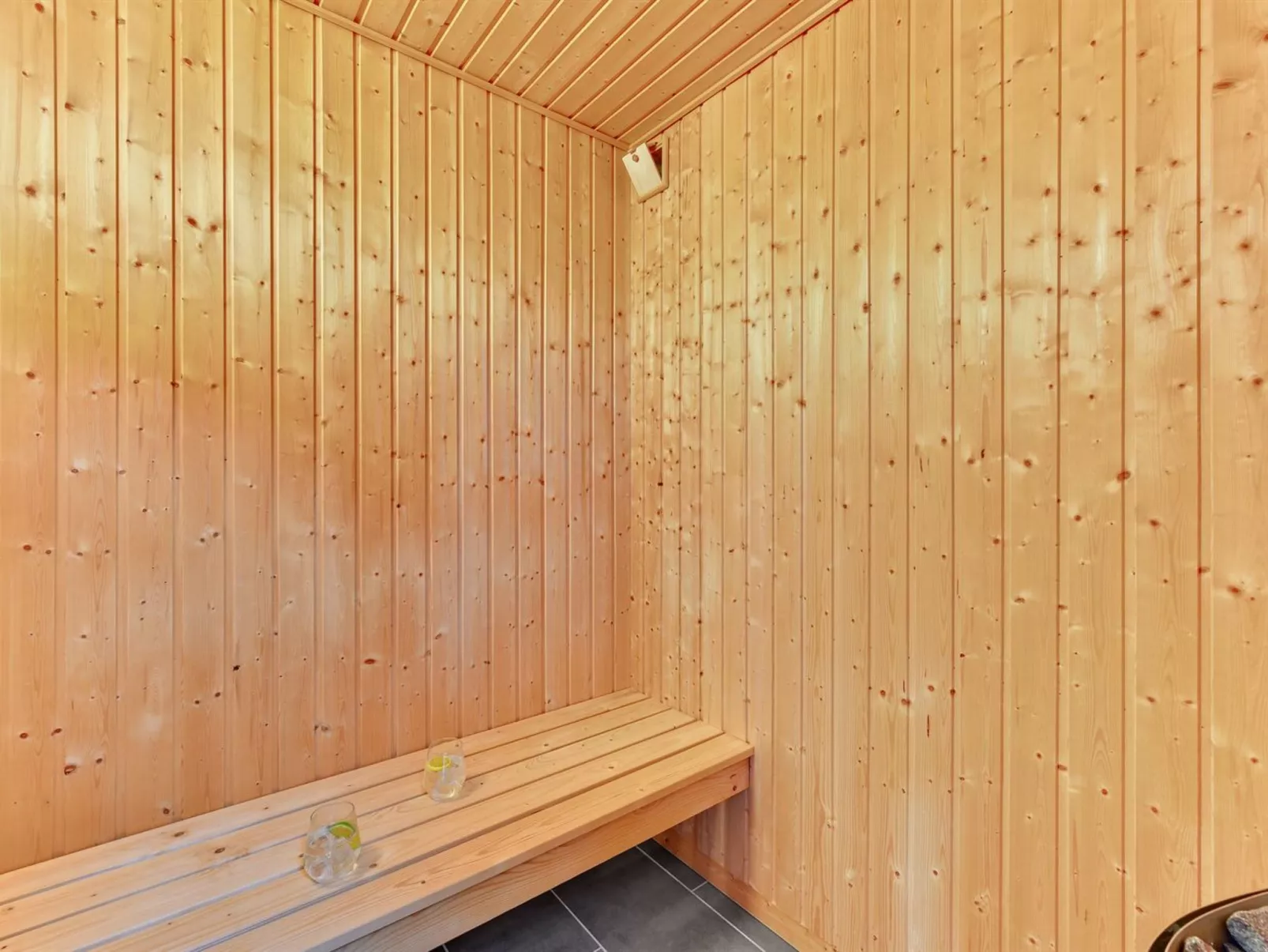 "Wienke" - 300m to the fjord-Binnen