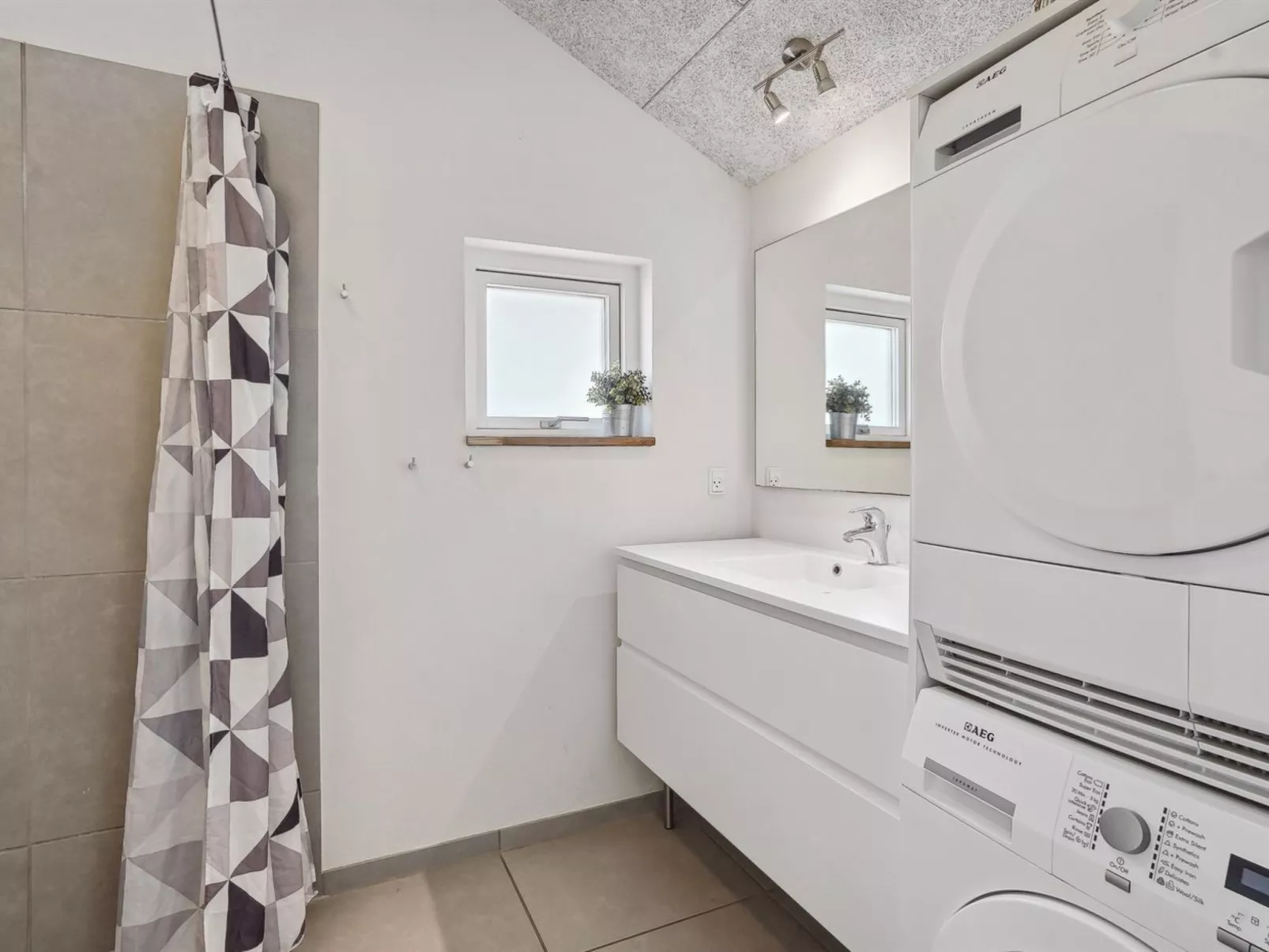 "Tenaya" - 200m from the sea-Binnen