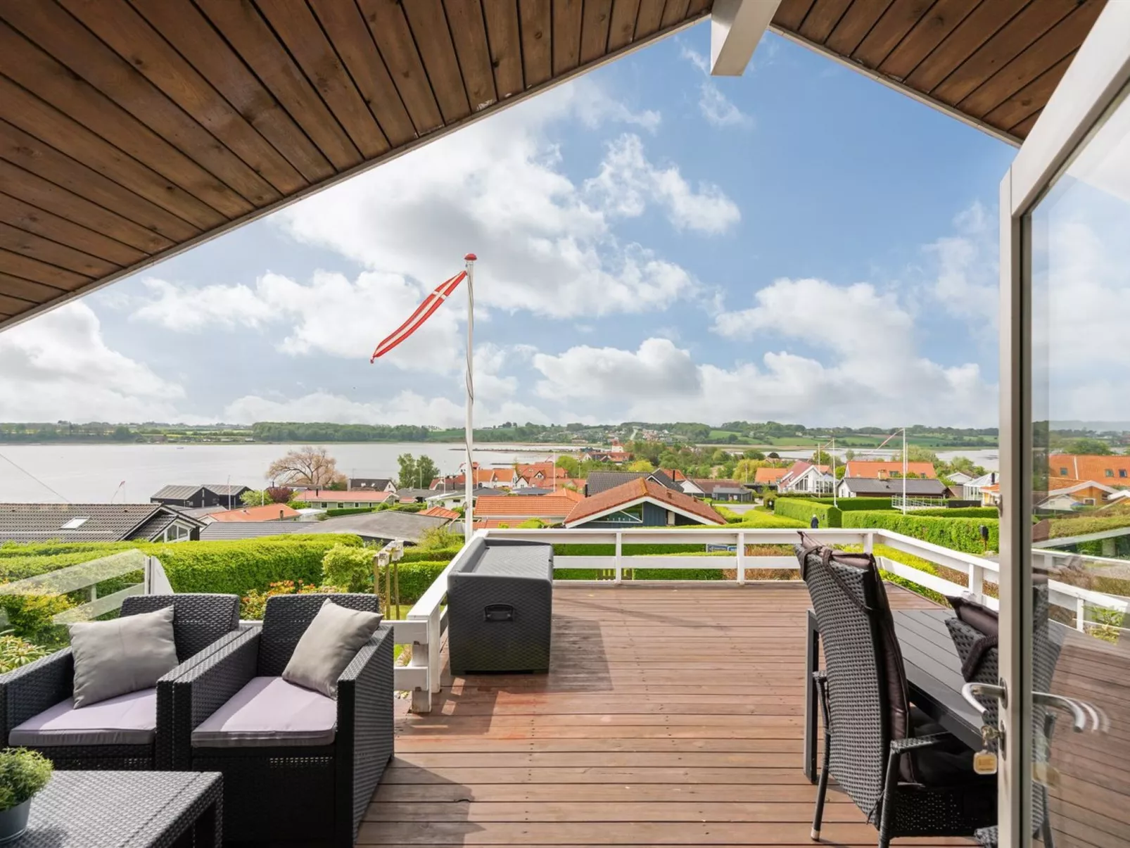 "Heimeram" - 150m from the sea-Buiten