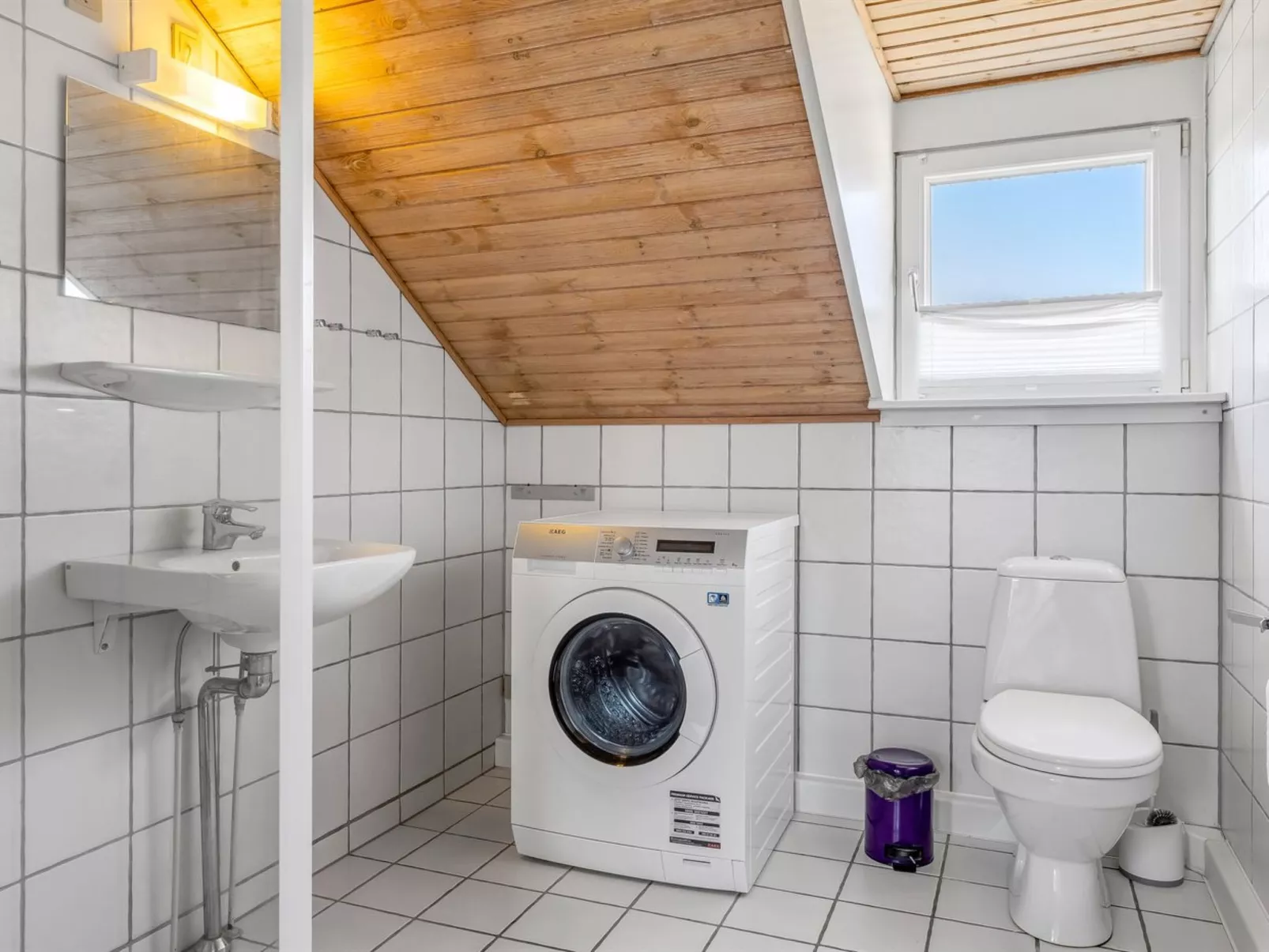 "Niilo" - 1.7km from the sea - Binnen