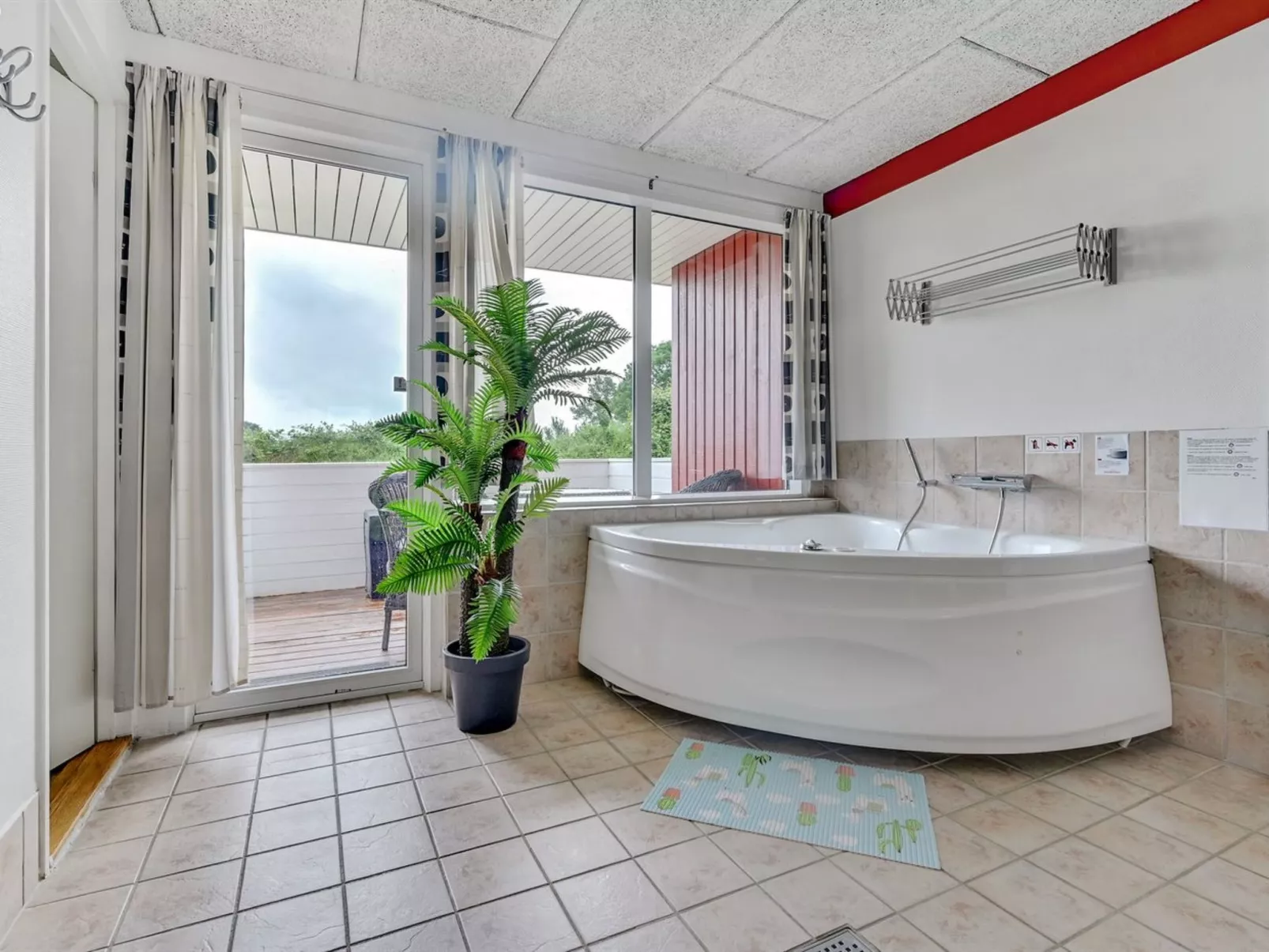 "Emly" - 1.1km from the sea-Binnen