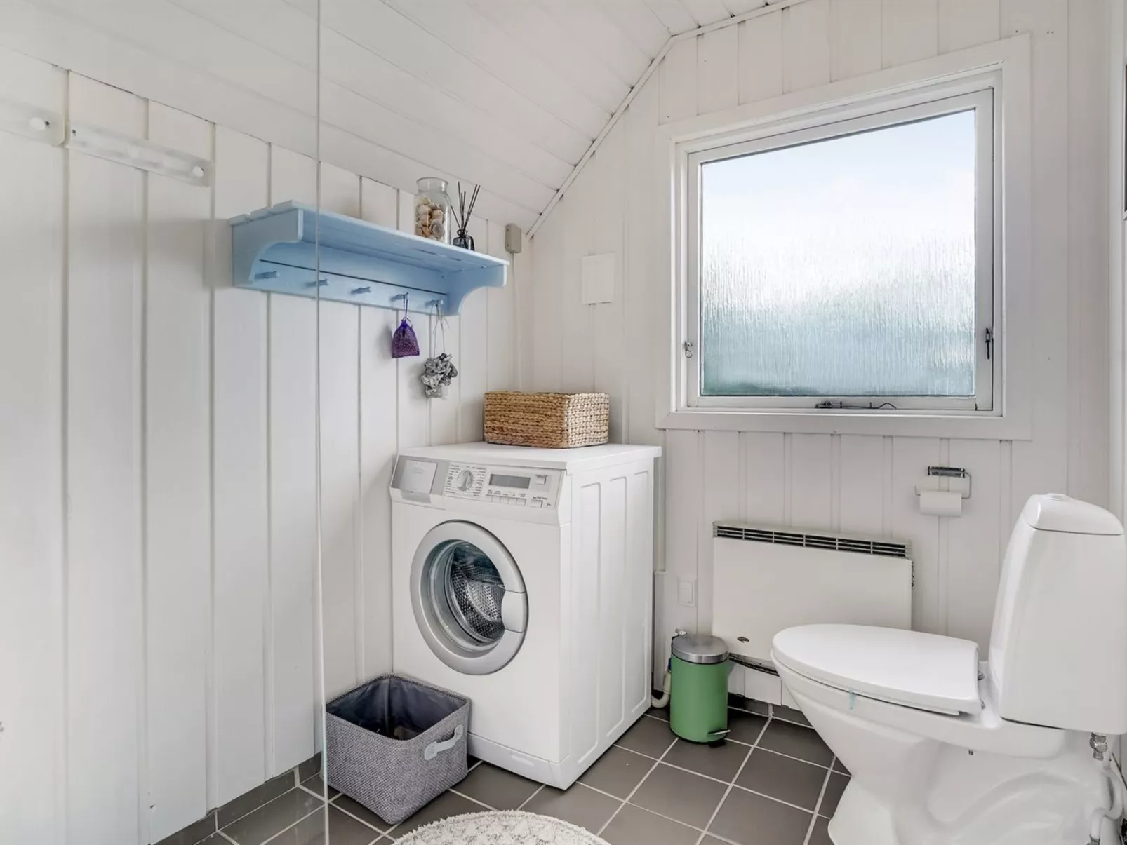 "Edvi" - 1.6km from the sea-Binnen