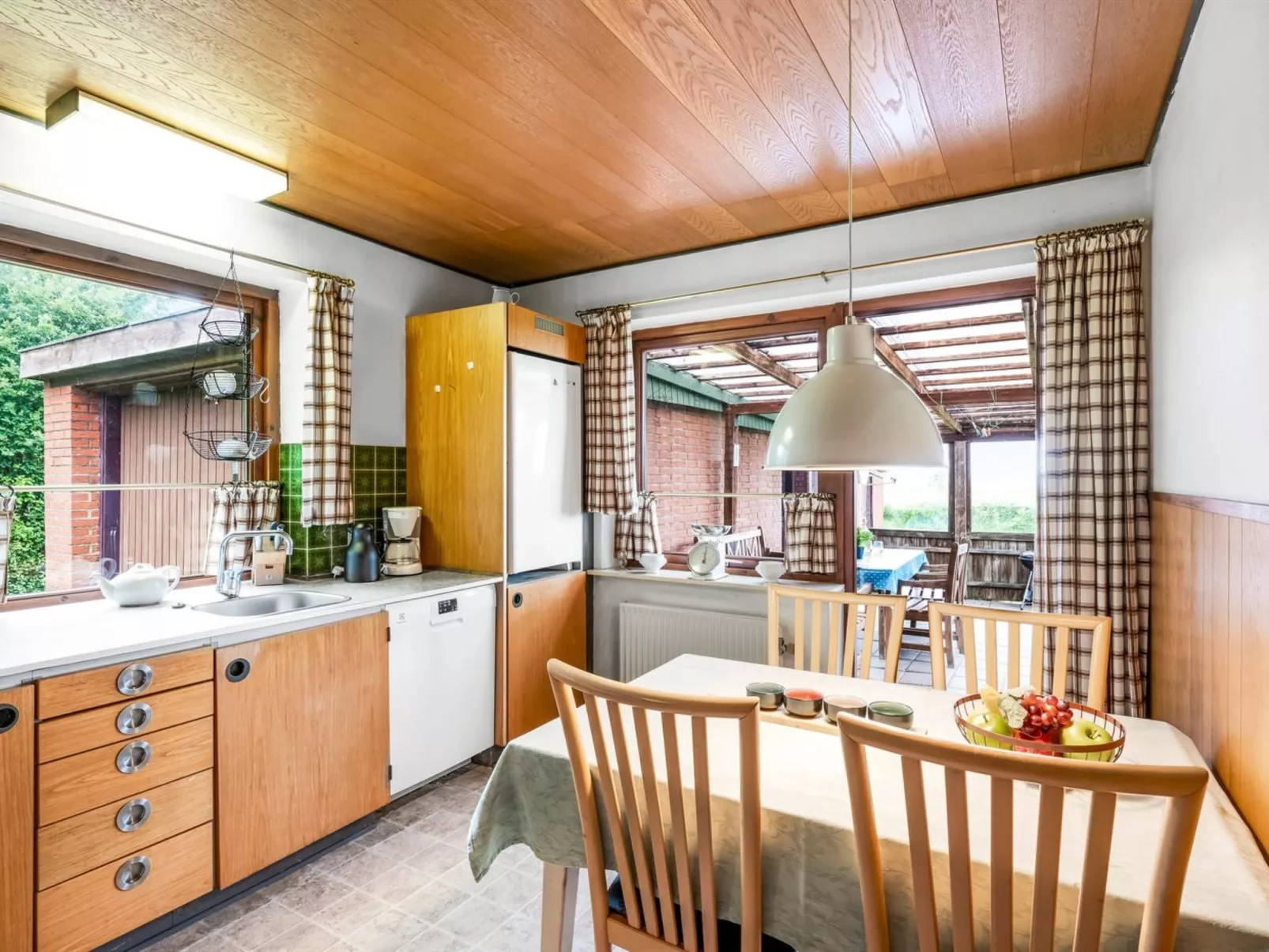 "Jalmari" - 3.5km from the sea-Binnen