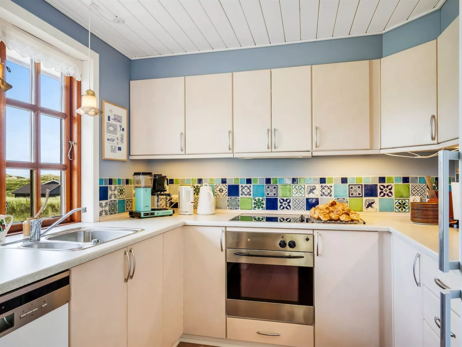 "Zora" - 100m from the sea-Binnen