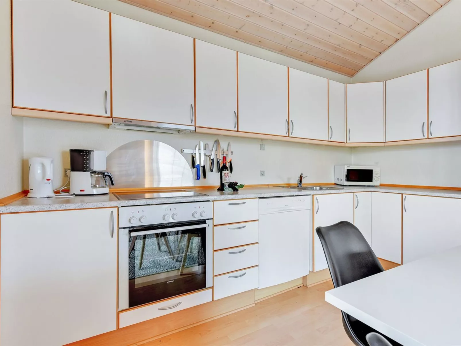 "Karina" - 150m to the fjord-Binnen