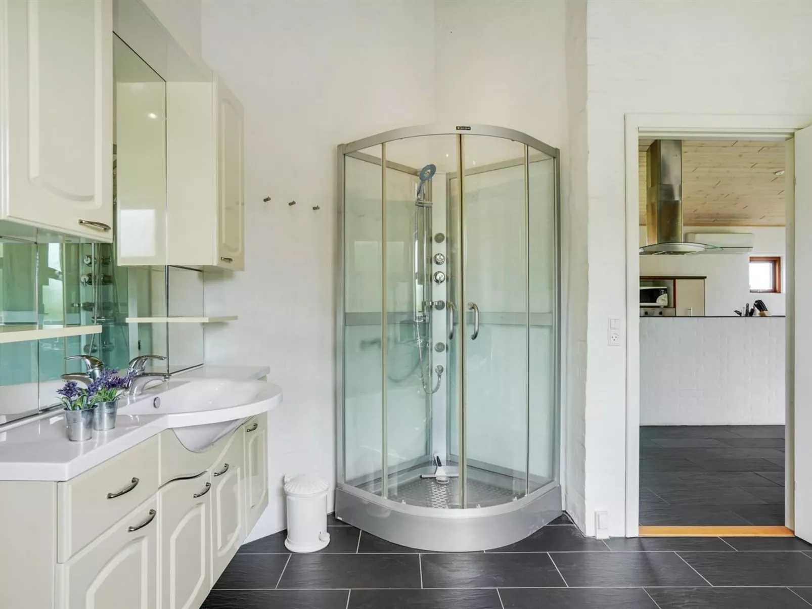 "Roope" - 50m from the sea-Binnen