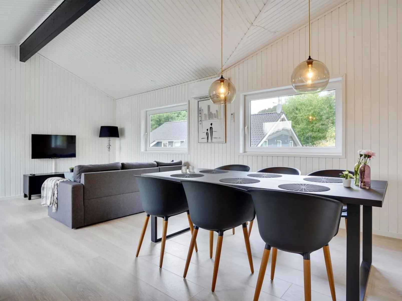 "Bjarki" - 800m from the sea-Binnen