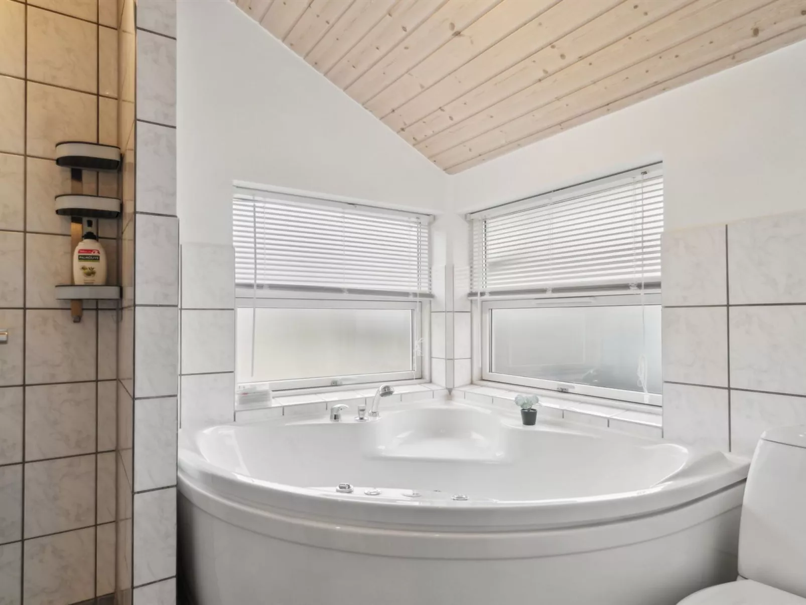 "Henninge" - 300m from the sea-Binnen