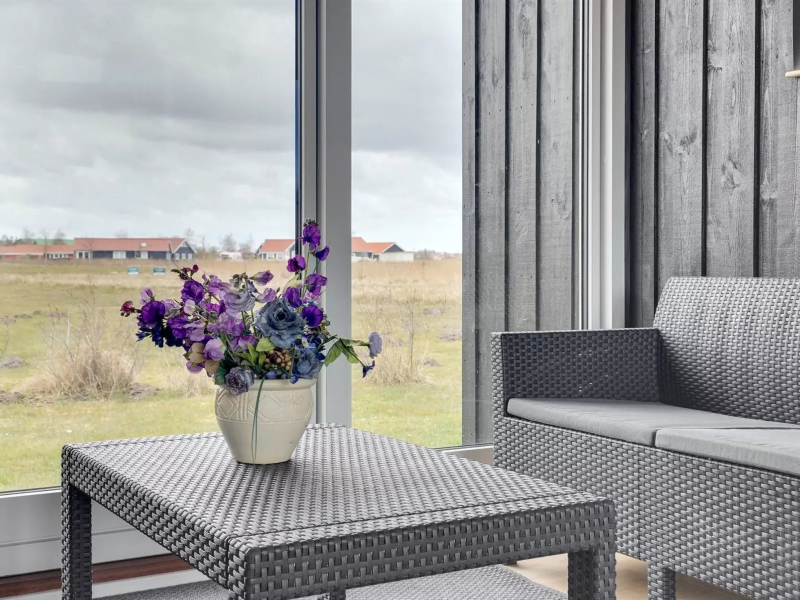 "Evin" - 800m from the sea-Binnen