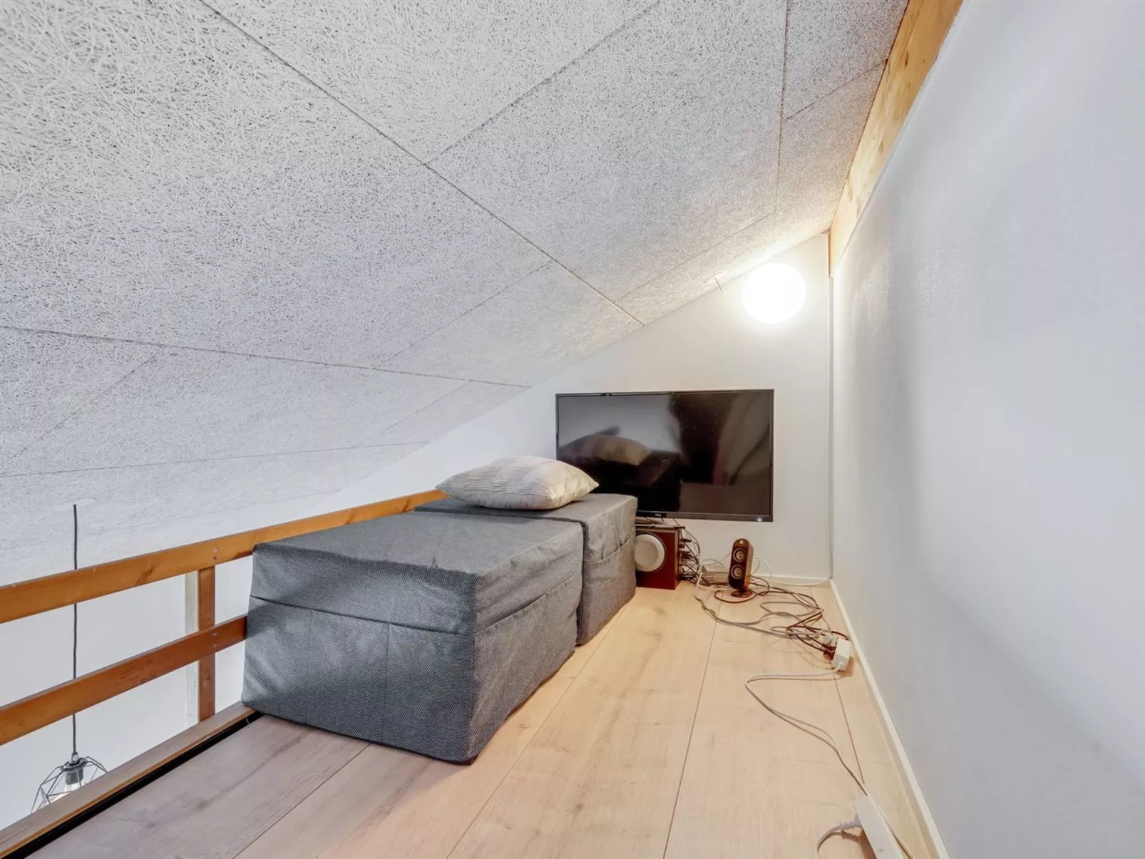 "Haley" - 150m from the sea-Binnen