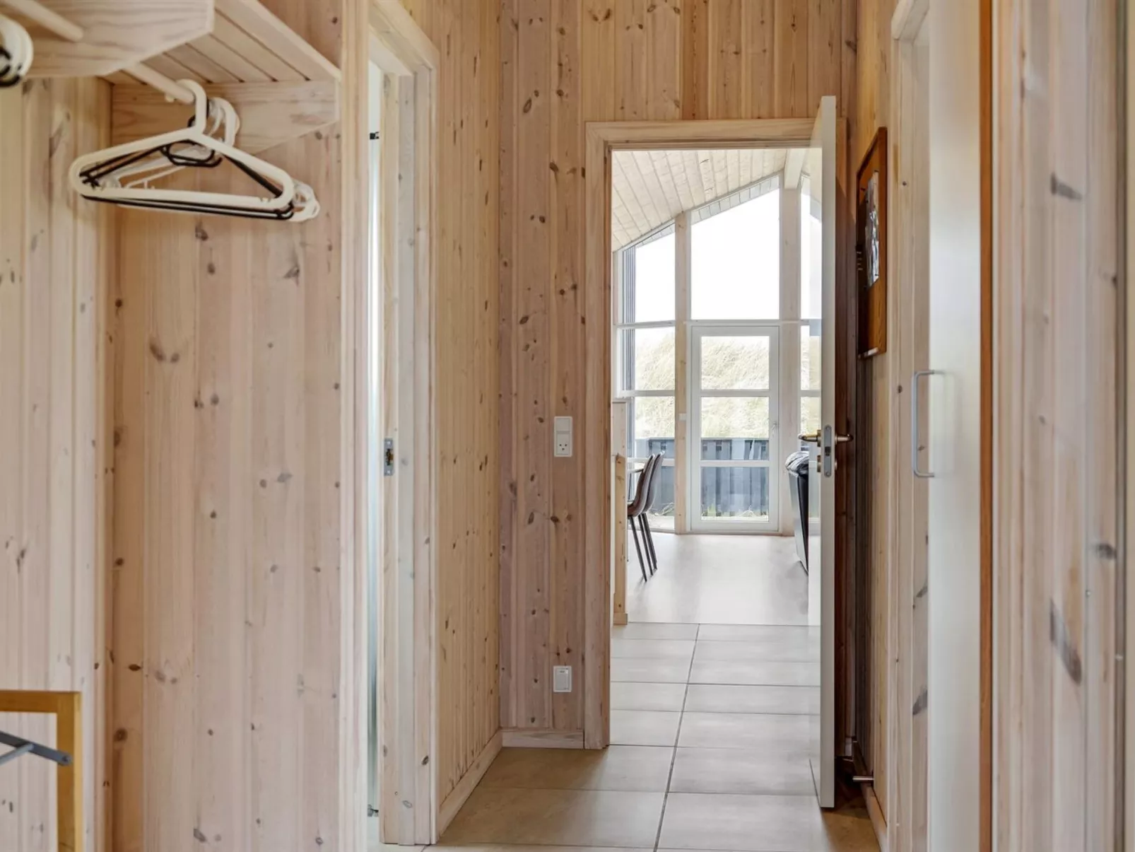 "Frido" - 400m from the sea-Binnen