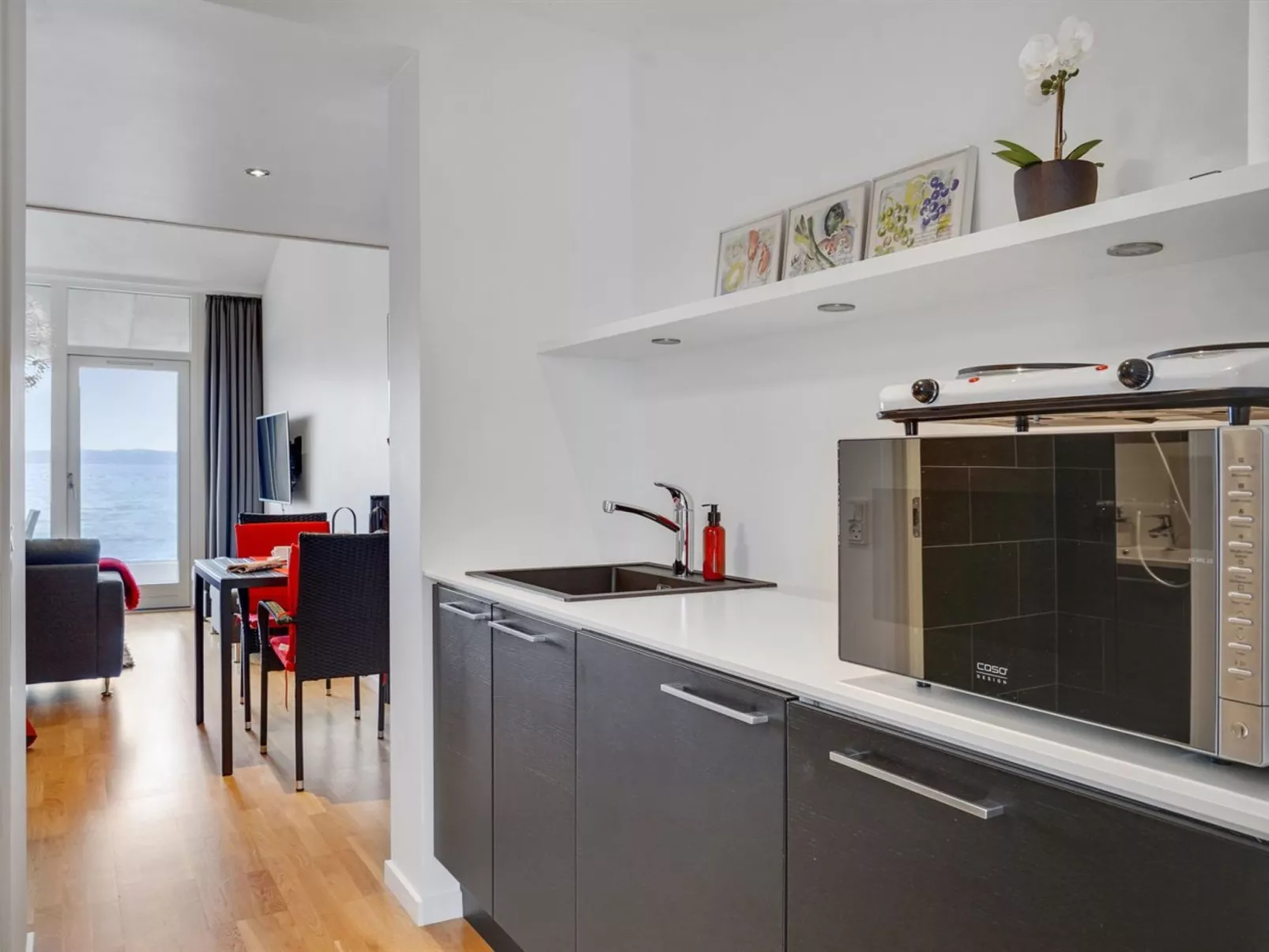 "Elvin" - 20m from the sea-Binnen