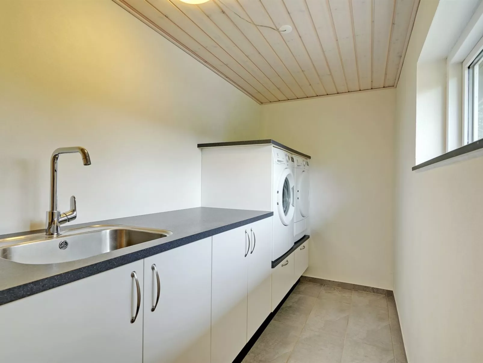 "Avia" - 500m from the sea-Binnen