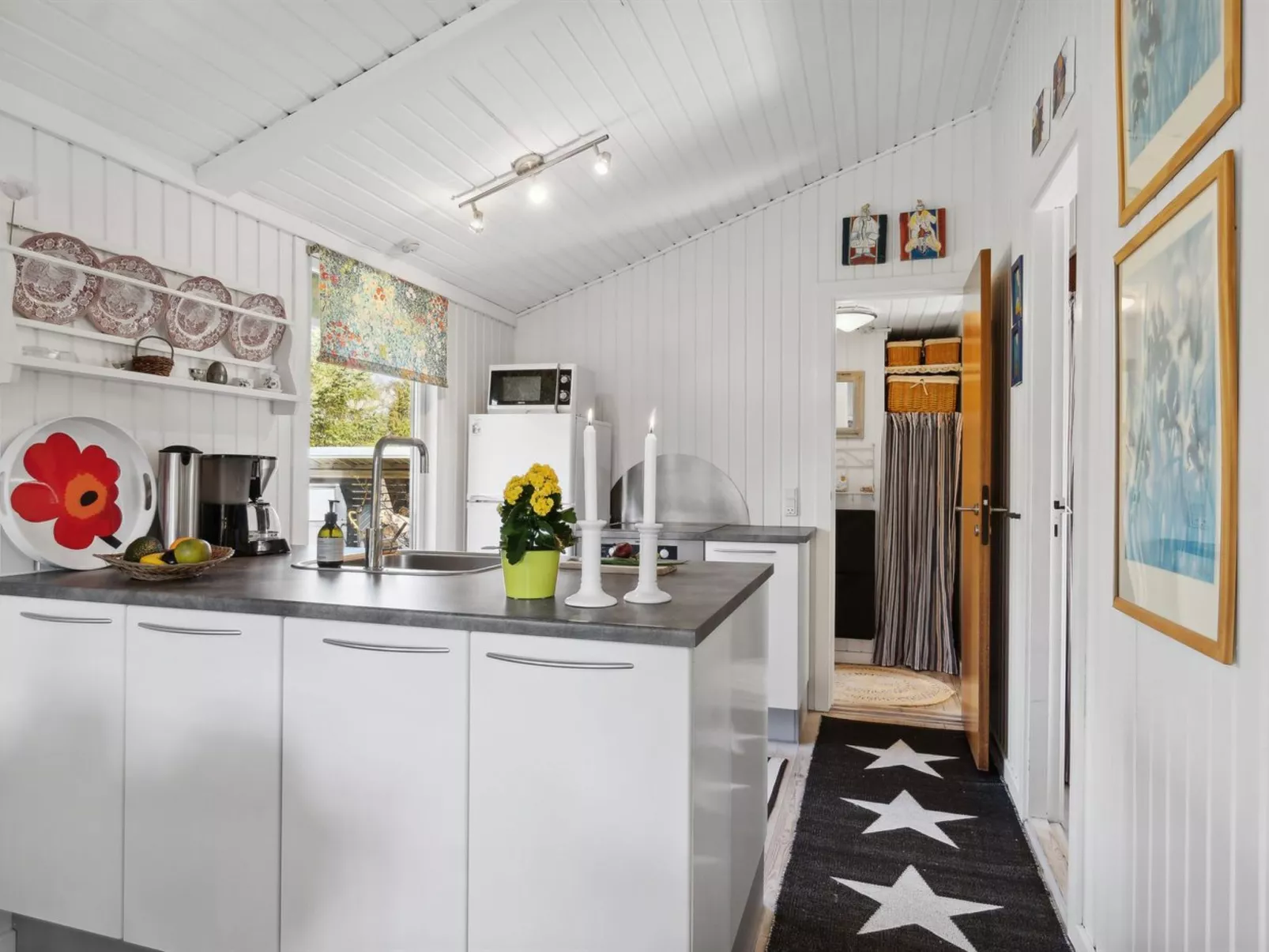 "Hellevi" -  from the sea-Binnen