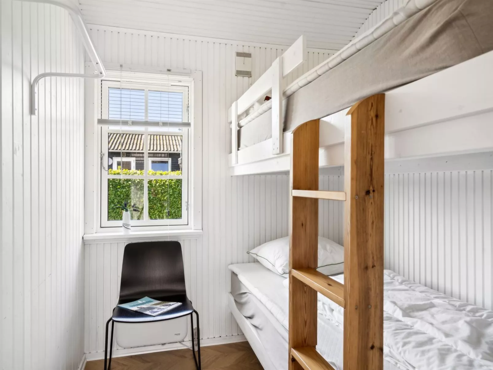 "Thomas" - 120m from the sea-Binnen