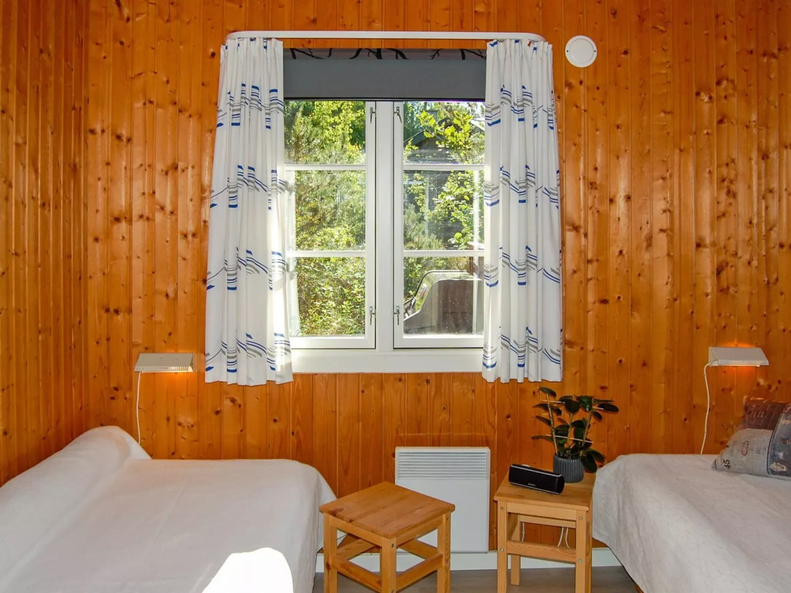 "Ulla" - 300m from the sea-Binnen