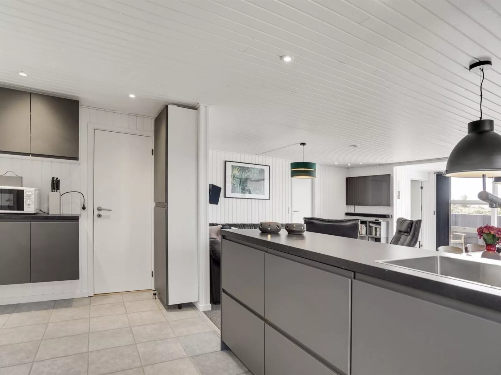 "Biarni" - 300m from the sea-Binnen