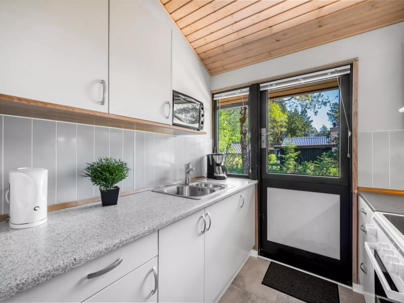 "Borghild" - 1.5km from the sea-Binnen