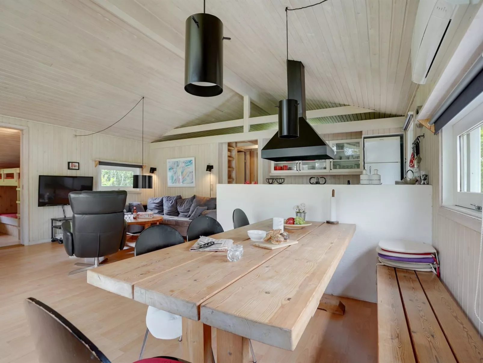 "Evan" - 1.3km from the sea-Binnen