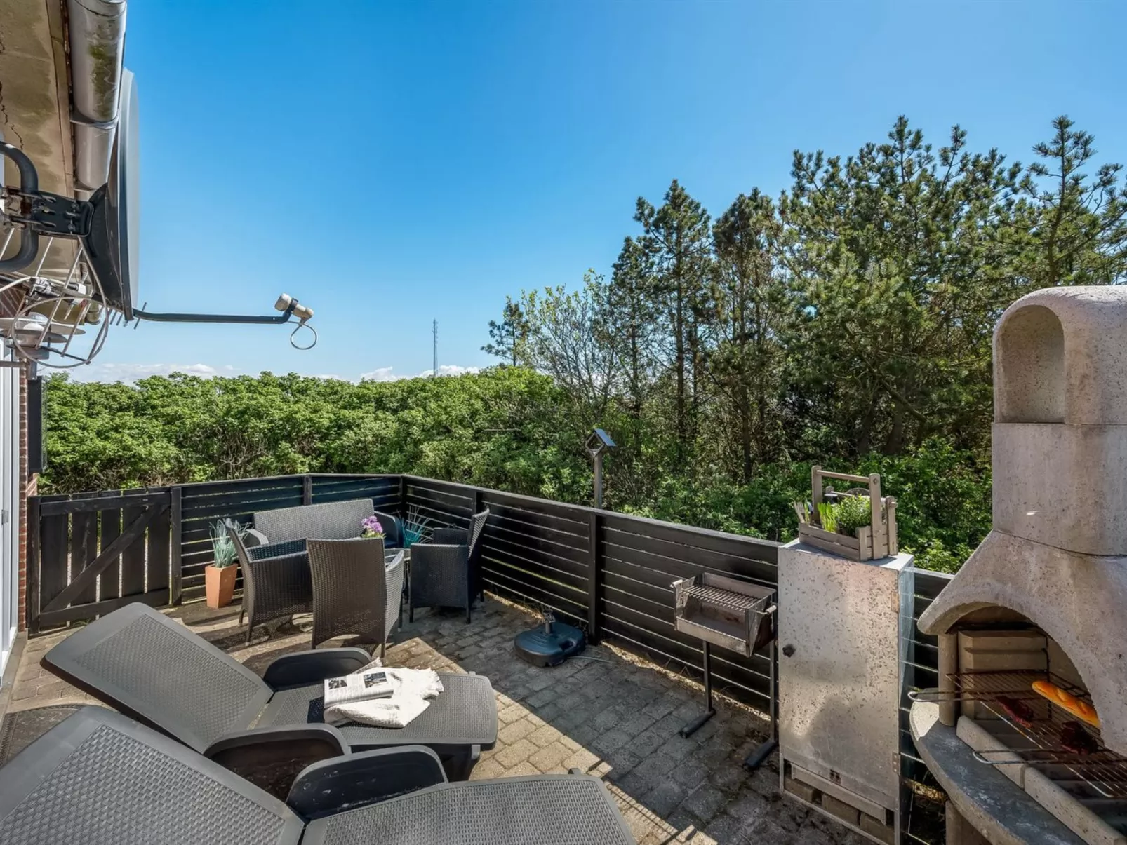 "Vappu" - 400m to the fjord-Buiten