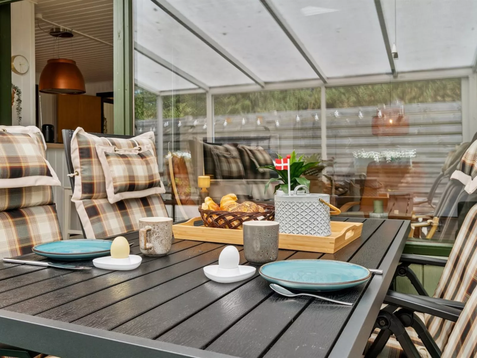 "Ellinor" - 300m from the sea-Binnen