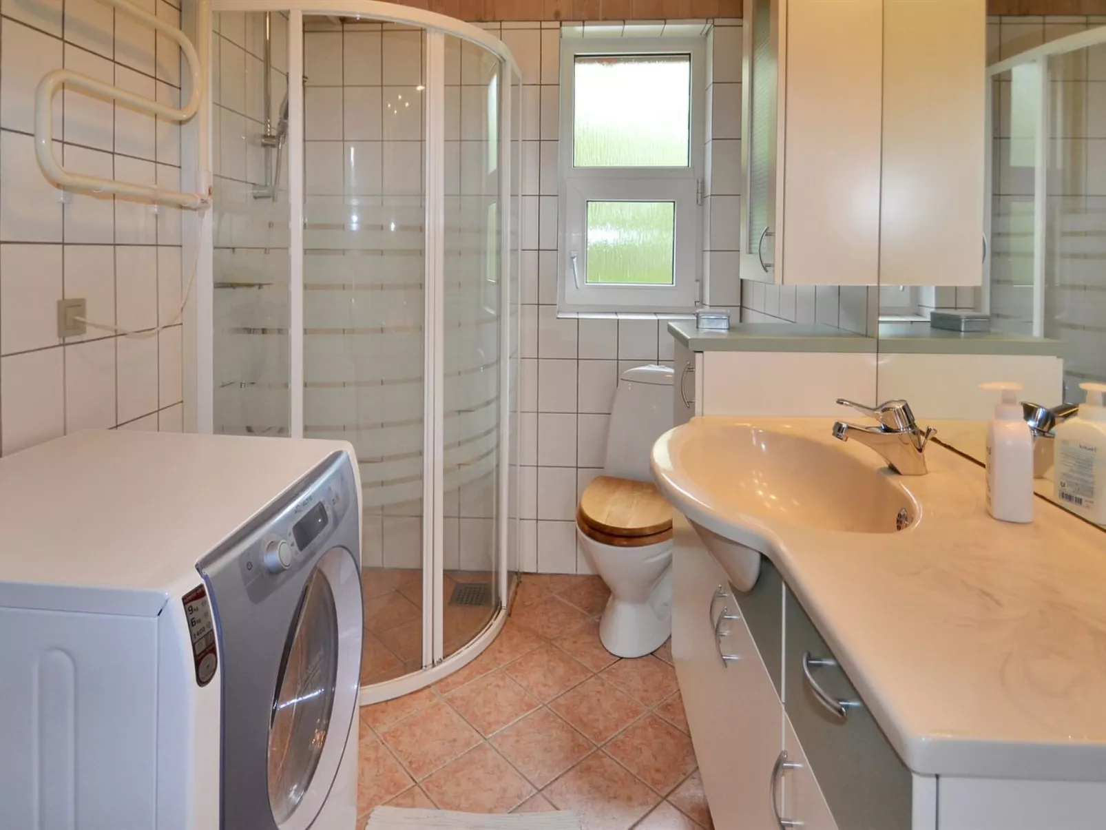 "Gudni" - 250m from the sea-Binnen