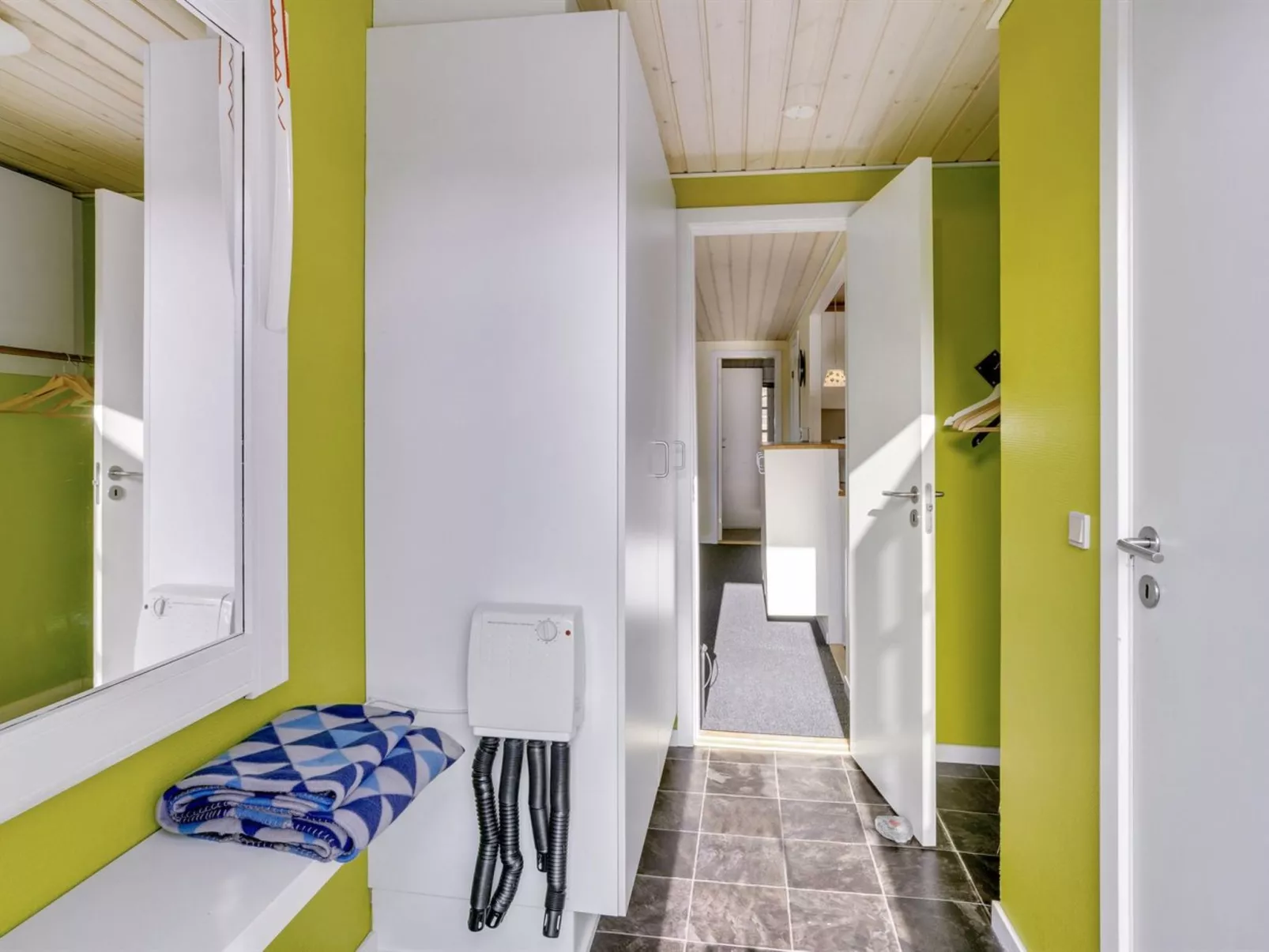 "Swaver" - 300m to the fjord-Binnen