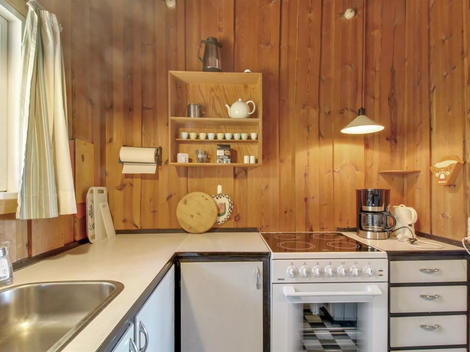 "Ernst" - 700m from the sea-Binnen