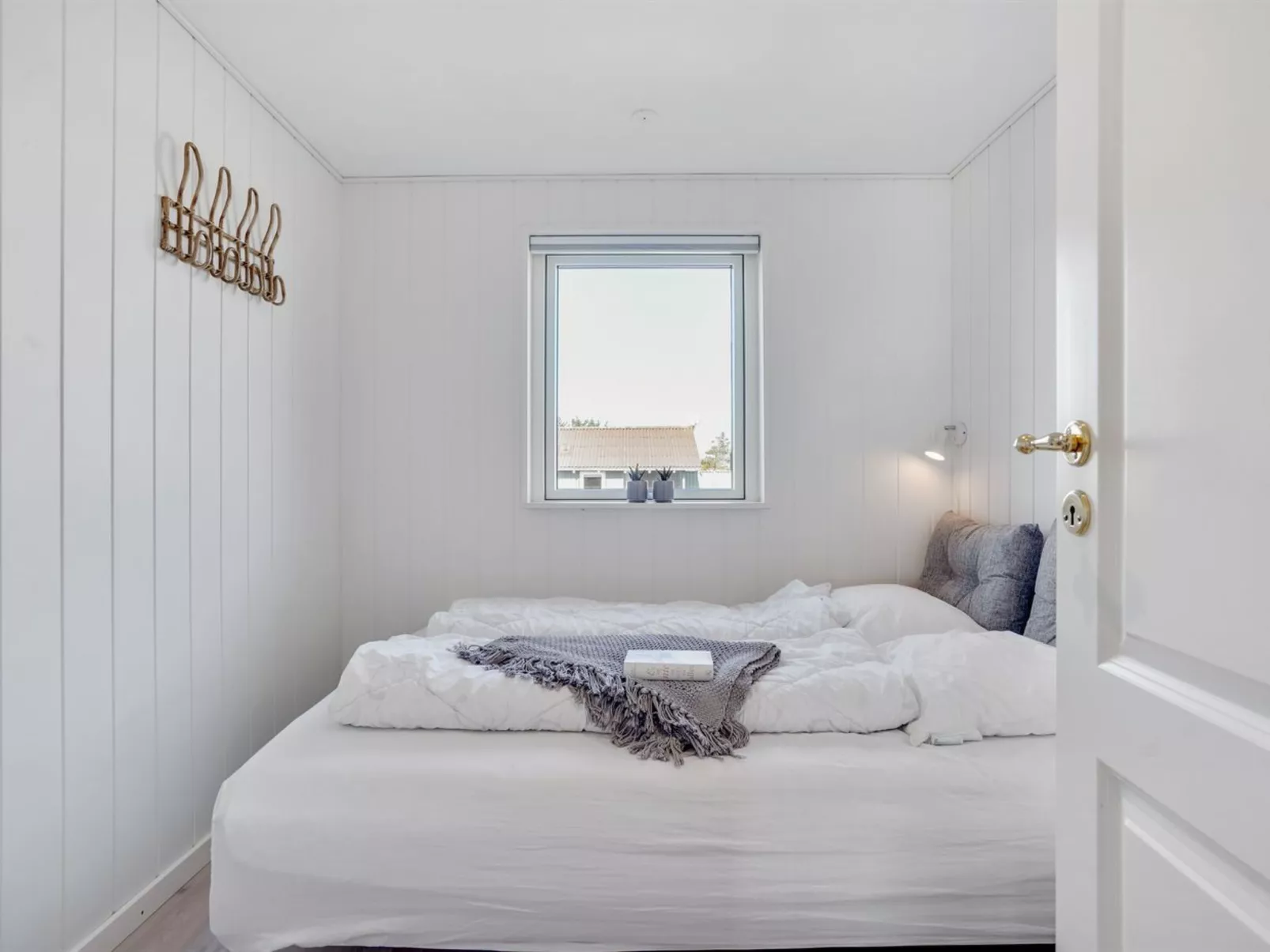 "Sotir" -  from the sea-Binnen