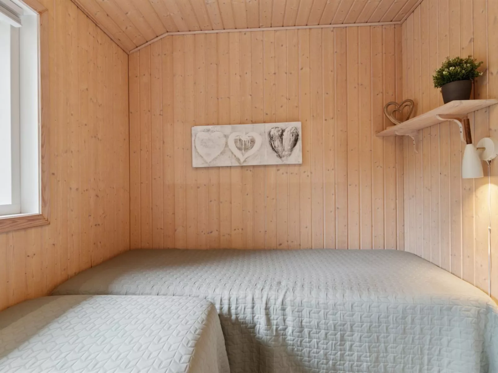 "Bergulv" - 75m from the sea-Binnen