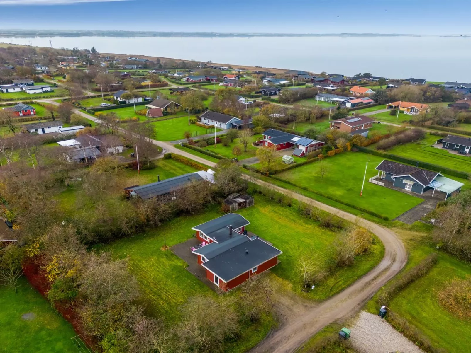 "Scarlet" - 400m to the fjord-Buiten